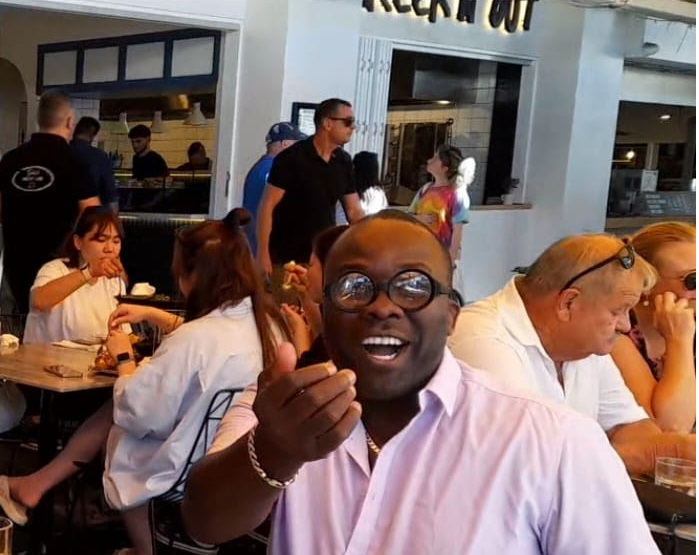 rightiscorrectZ's tweet image. Fourteen years ago, using bamboo sticks to demarcate acres of land in the motherland. It&apos;s different in 2024.

In order not for the wild animals to come chasing me, I won&apos;t forget my gum/safety boots, gloves and hi-vis vest next time.😀😂😁😃

#auspol
#notawarzone
#everydaylife