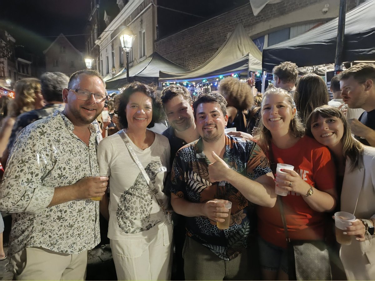 AdrienMathonet's tweet photo. Les festivités du #15aout à #liege commençaient hier ! 😁😌
Le meilleur ingrédient? Peket et surtout une belle équipe 🔵⚪🍻
#LiegeEnBleu #roture #outremeuse https://t.co/unIzQDGCGL