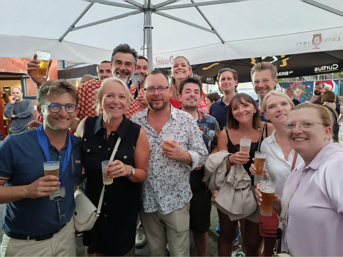 AdrienMathonet's tweet photo. Les festivités du #15aout à #liege commençaient hier ! 😁😌
Le meilleur ingrédient? Peket et surtout une belle équipe 🔵⚪🍻
#LiegeEnBleu #roture #outremeuse https://t.co/unIzQDGCGL