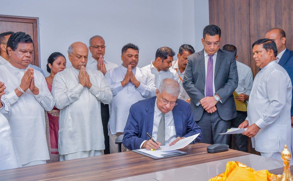 RishandeSilva's tweet photo. We're finally here... of course, Ranil Wickremesinghe @RW_SRILANKA had to step in to help our Country during its worst economic crisis, and he delivered on that as well. Vote for a proven track record on delivery. Not fluffy words.
#VoteRW #RanilWickremesinghe #SriLankaPresident https://t.co/3h5Of6Ti5C