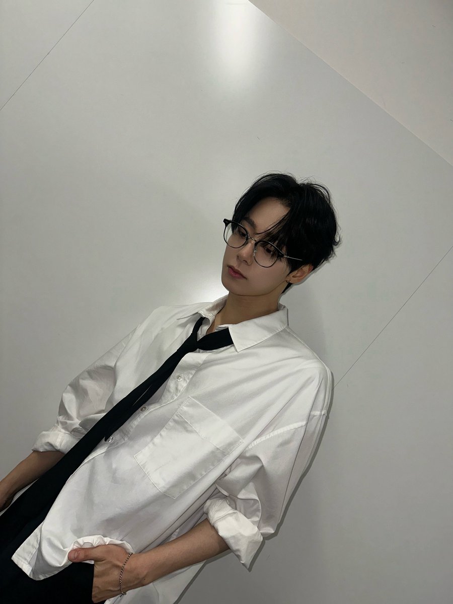 official_ONEUS's tweet photo. [#환웅]
닭 대신 웅랑이🐯 https://t.co/YQrcEOYsix