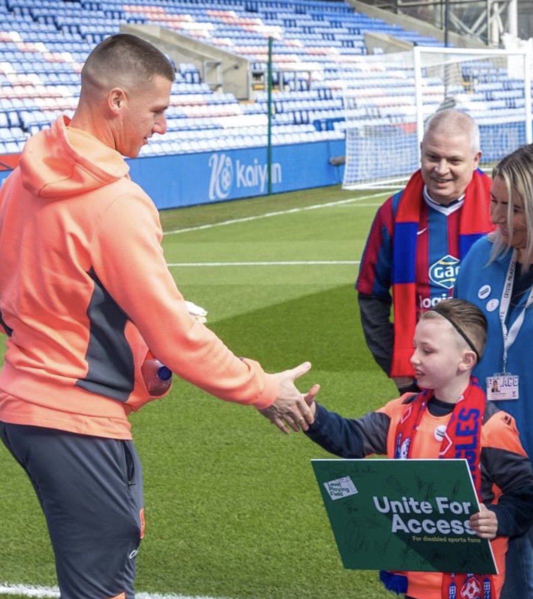 hay_k87's tweet photo. Forever his number 1 @samjohnstone ❤️🧤 https://t.co/w7rAiW5toe