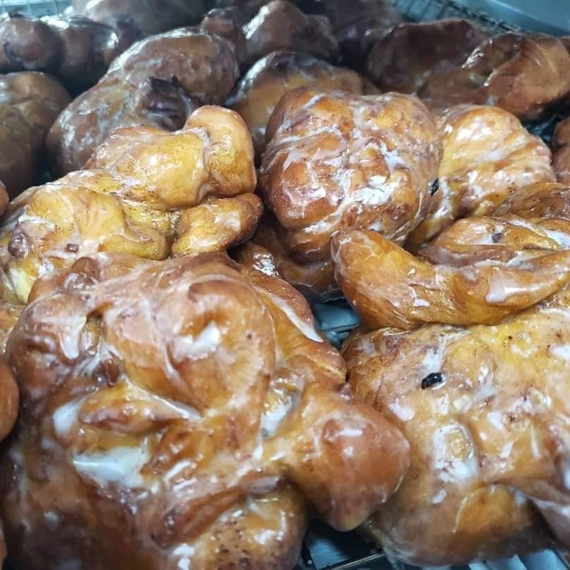 DippinDonutsCNY's tweet photo. Fall is right around the corner and CNY loves it's fall flavors like our massive Dippin Apple Fritters! No two are the same so you can always have something special for yourself! Stop in today and grab yours! https://t.co/Pu2SUfysYl