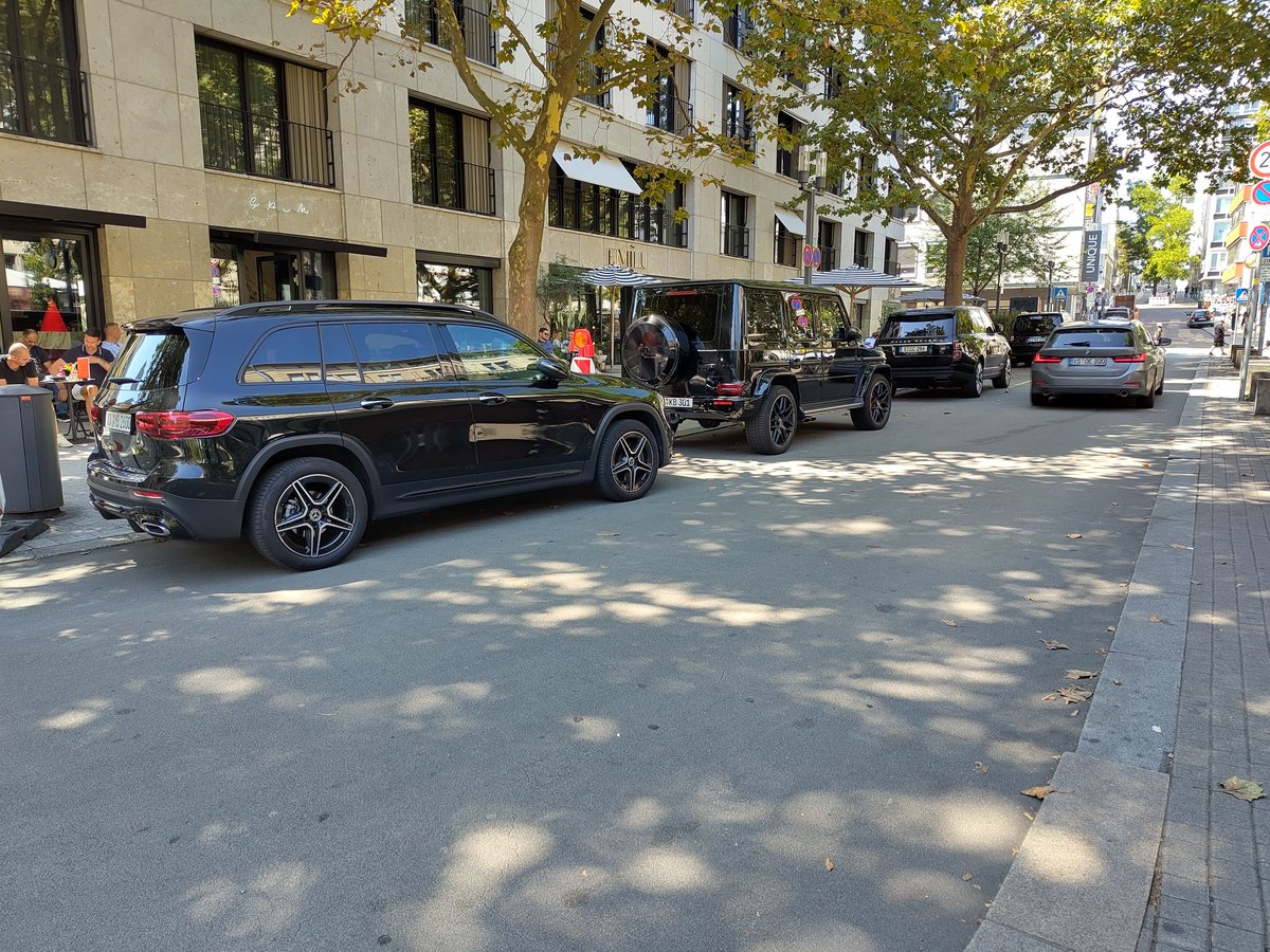 Parkverbot und Halteverbot wie immer ignoriert und nicht geahndet.<a href="/stuttgart_stadt/">Stadt Stuttgart</a> <a href="/PP_Stuttgart/">Polizei Stuttgart</a>