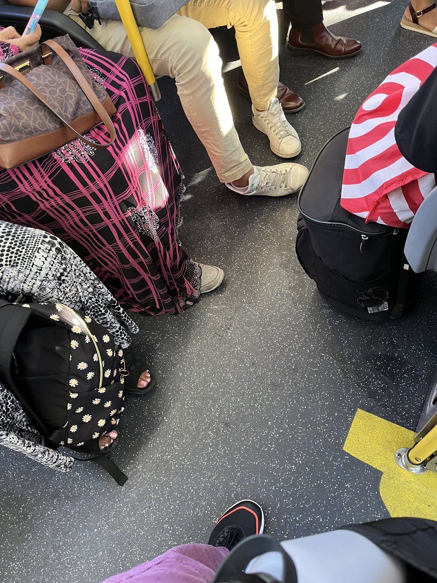 LLLai321's tweet photo. @NYCTBus This bus seating layout isn’t a good idea for standing room because everyone’s feet are in the aisle. 😒 Their feet could get tripped over or stepped on. https://t.co/kXD0tWDTe6