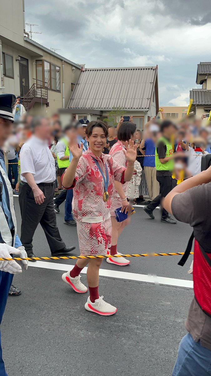 Gogooon's tweet photo. パリ五輪柔道カナダ🇨🇦代表
出口クリスタ、ケリー選手凱旋パレード🎊
同市同区出身のオリンピアン
歳はずいぶん離れてるけど、小中学校の誇れる後輩、おめでとう㊗️ https://t.co/IYV5rSb0iV