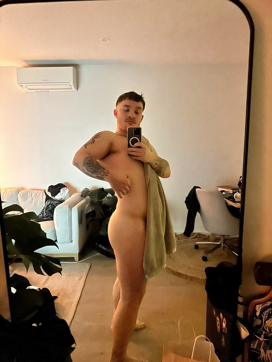 beefboybuns's tweet photo. Excuse the mess, packing for Folsom 🇩🇪 https://t.co/7NtTv0vwQb