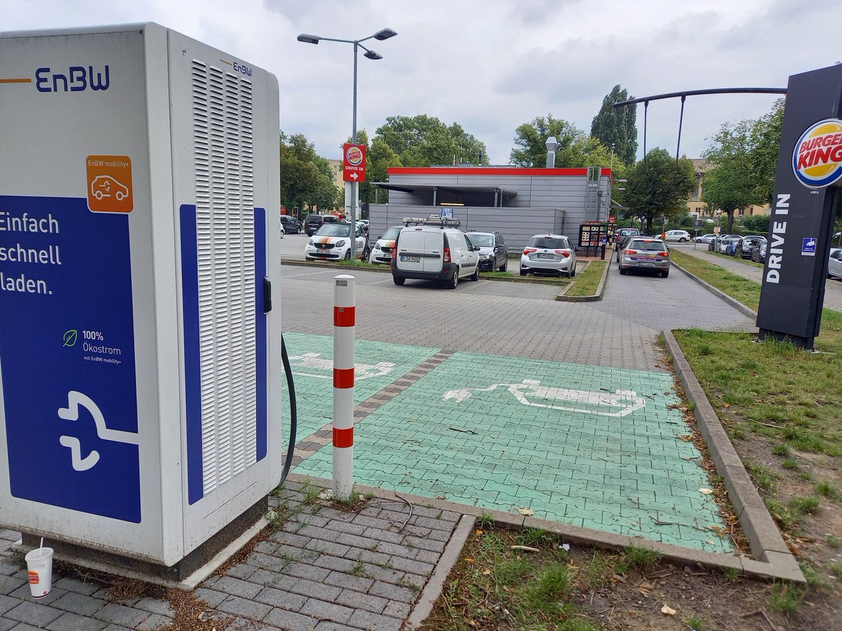 cleanenergywire's tweet image. Germany five years behind EV target as sales slump and carmakers postpone targets – researcher

cleanenergywire.org/news/germany-f… #EVs #electromobility #emobility