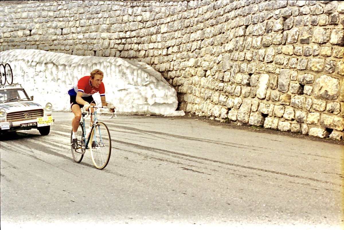 team_zoetemelk's tweet photo. La grandiose solitude du champion 🌟
Joop ZOETEMELK en altitude 🇳🇱
(merci Eric de #TeamZOETEMELK pour cette TB photo)
#JoopZOETEMELK #TDF1973 https://t.co/uEkS4PqBMO