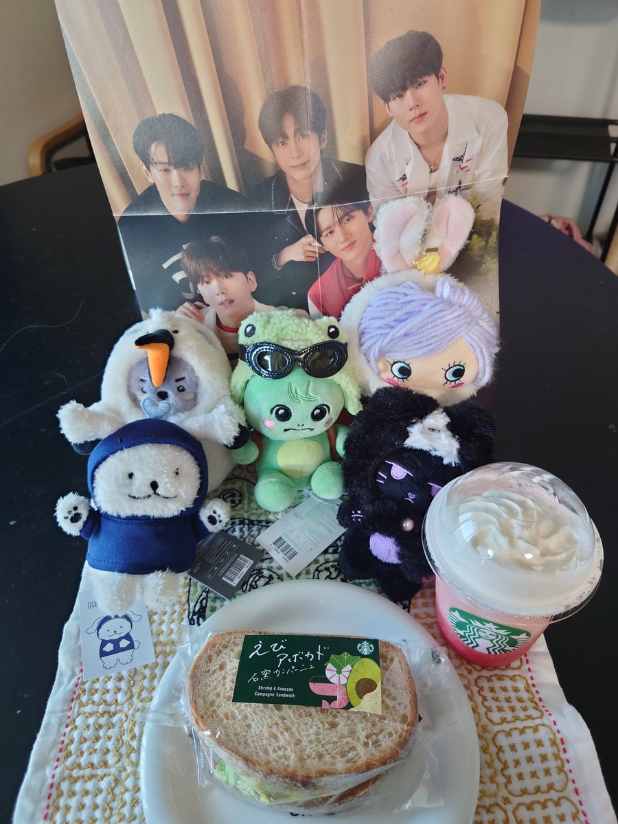 koatomo1's tweet photo. ヒョンウォン君 暑いけど夏バテしないで元気でいてね💚今回はお盆で忙しいので撮りだめしちゃいました😁
#毎月14日はエビの日🦐
#형원이가_벌써_또_보고싶은데_어쩌지
#Always_be_with_형원
#NobodyElseButHyungwon
#형원
#매월_14일은_새우의_날
#Your_happiness_is_always_wished https://t.co/1wROkiyFwz