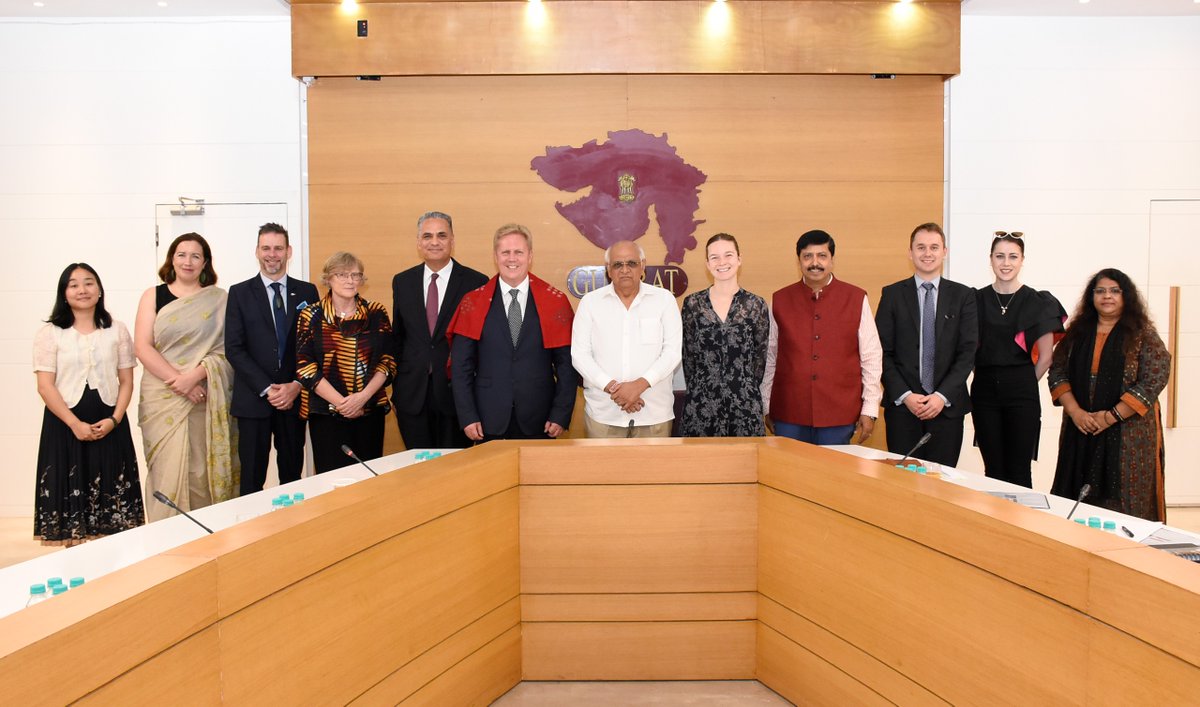 મુખ્યમંત્રી શ્રી ભૂપેન્દ્રભાઈ પટેલની ન્યુઝીલેન્ડના કૃષિ, વન અને વાણિજ્ય મંત્રી તથા વિદેશી બાબતોનાં એસોસિયેટ મંત્રી શ્રી ટોડ મેકક્લે તેમજ ભારત સ્થિત ન્યુઝીલેન્ડના હાઈ કમિશનર શ્રી પેટ્રિક રાતાનાં નેતૃત્વમાં 9 સભ્યોના ડેલિગેશને ગાંધીનગર ખાતે સૌજન્ય મુલાકાત લીધી હતી. મુખ્યમંત્રીશ્રી