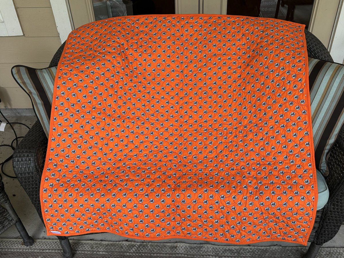 Super excited I can finally share this! I had so much fun planning and making this for <a href="/Jarvdusa/">Jarvs♿🎮🏳️‍🌈</a> 
It was so difficult to keep a surprise because I would get so excited about each little detail as I planned it. Absolutely worth it. Love you guys so much 🧡💙