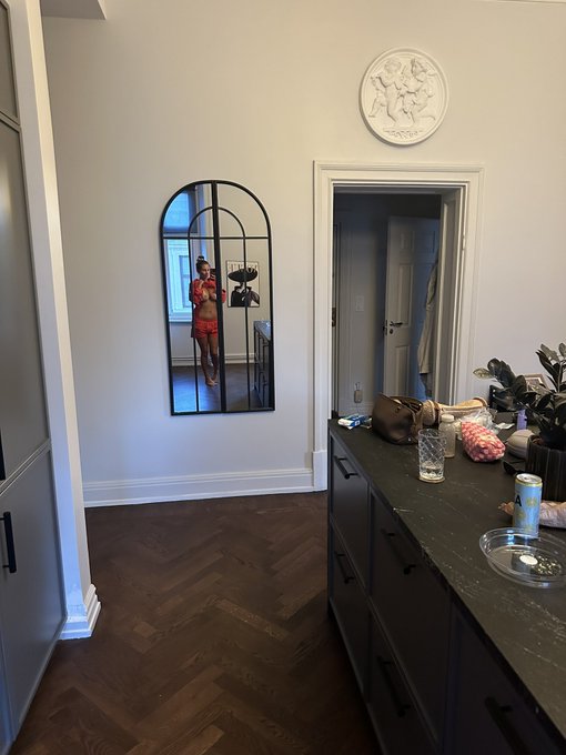 drop a hey if u want more mirror selfies https://t.co/wdizrjf4GY