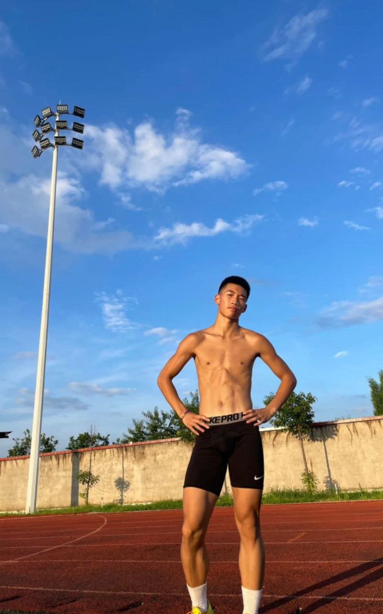 da19971998's tweet photo. 腹肌运动直男自拍撸屌喷精 https://t.co/D7aNtkbPpp