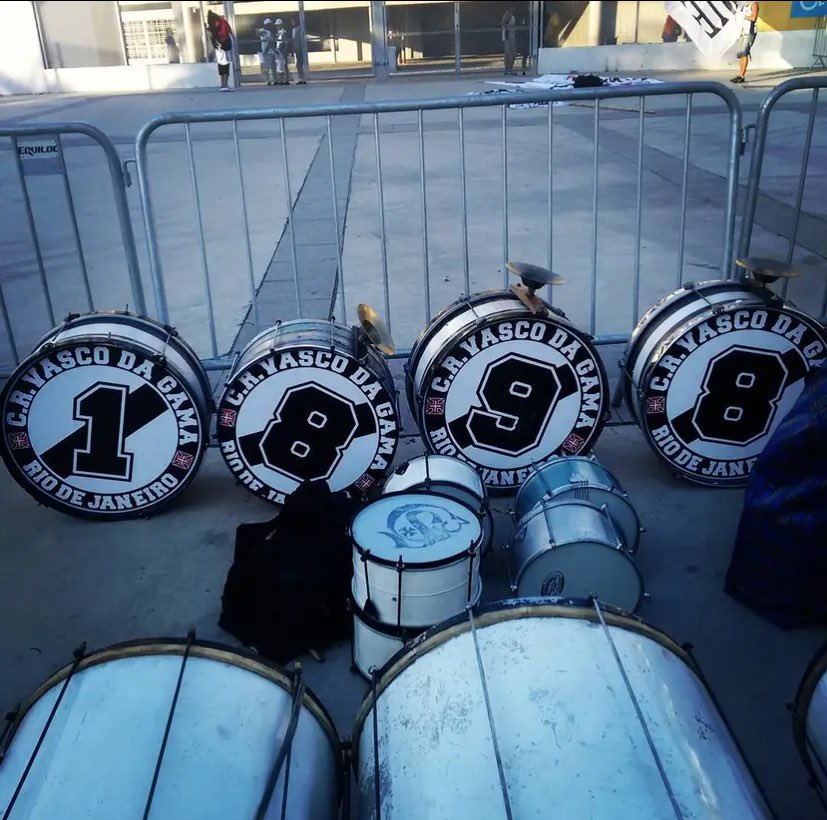 ditando um novo ritmo no coração de cada vascaíno. 

A banda que faz tremer o rival e a terra sempre foi muito elogiada por todos que gostavam e até mesmo os que não gostavam da torcida. Não tem como negar, a GDA sempre teve uma banda de fazer pulsar o caldeirão+