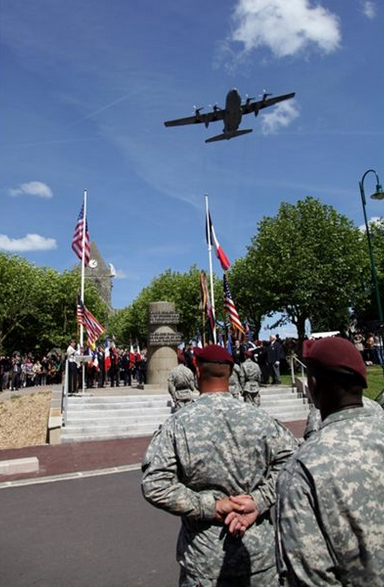 Les <a href="/ArchivesManche/">Archives de la Manche 📜</a> présentent l'exposition "Commémorer le Débarquement, 1944-2024, 80 ans d'histoire et de mémoire dans la Manche" pour découvrir l'histoire des commémorations et comment elles ont favorisé le développement touristique du territoire tinyurl.com/25zvycdu