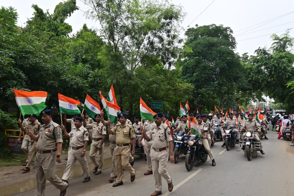 CRPFBIHARSECTOR's tweet photo. ‘हर घर तिरंगा’ अभियान के तहत दिनांक 14/08/24 बिहार सेक्टर मुख्यालय के0रि0पु0 बल में श्री चंद्रभूषण उप महानिरीक्षक के मार्गदर्शन में रैली का आयोजन किया गया, जिसमें देश की एकता का जश्न मनाने का संदेश दिया गया l https://t.co/OXodINw5u8