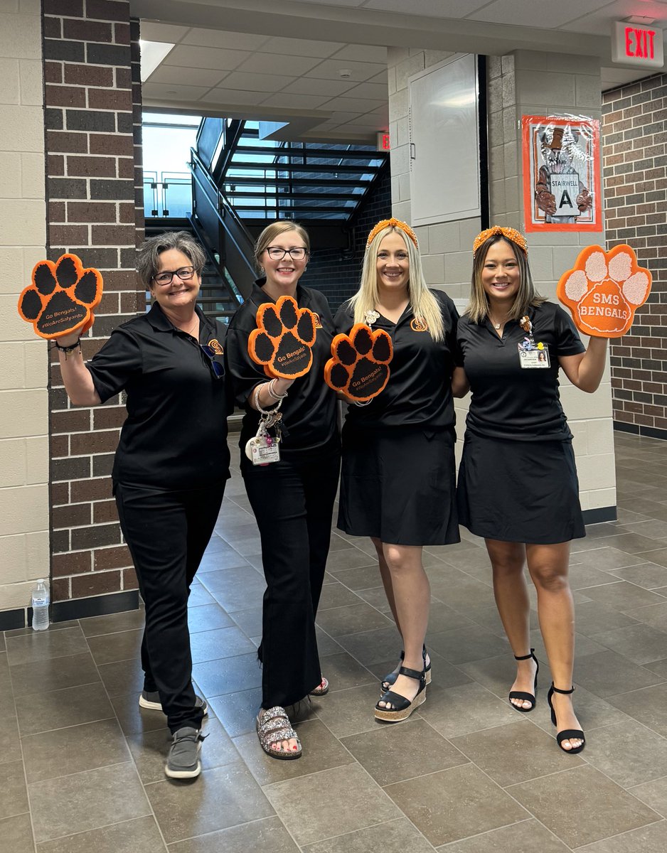 ms_ingvardsen's tweet photo. Happy @CyFairISD Convocation Day! Let’s go @salyardsms Bengals! #cfisdspirit #bengalmagic #wearesalyards #bengalohana #wearesalyards @BeckyJanca @jana_echols @aggiewagner @prindle_amanda https://t.co/KKIZyAtpyb