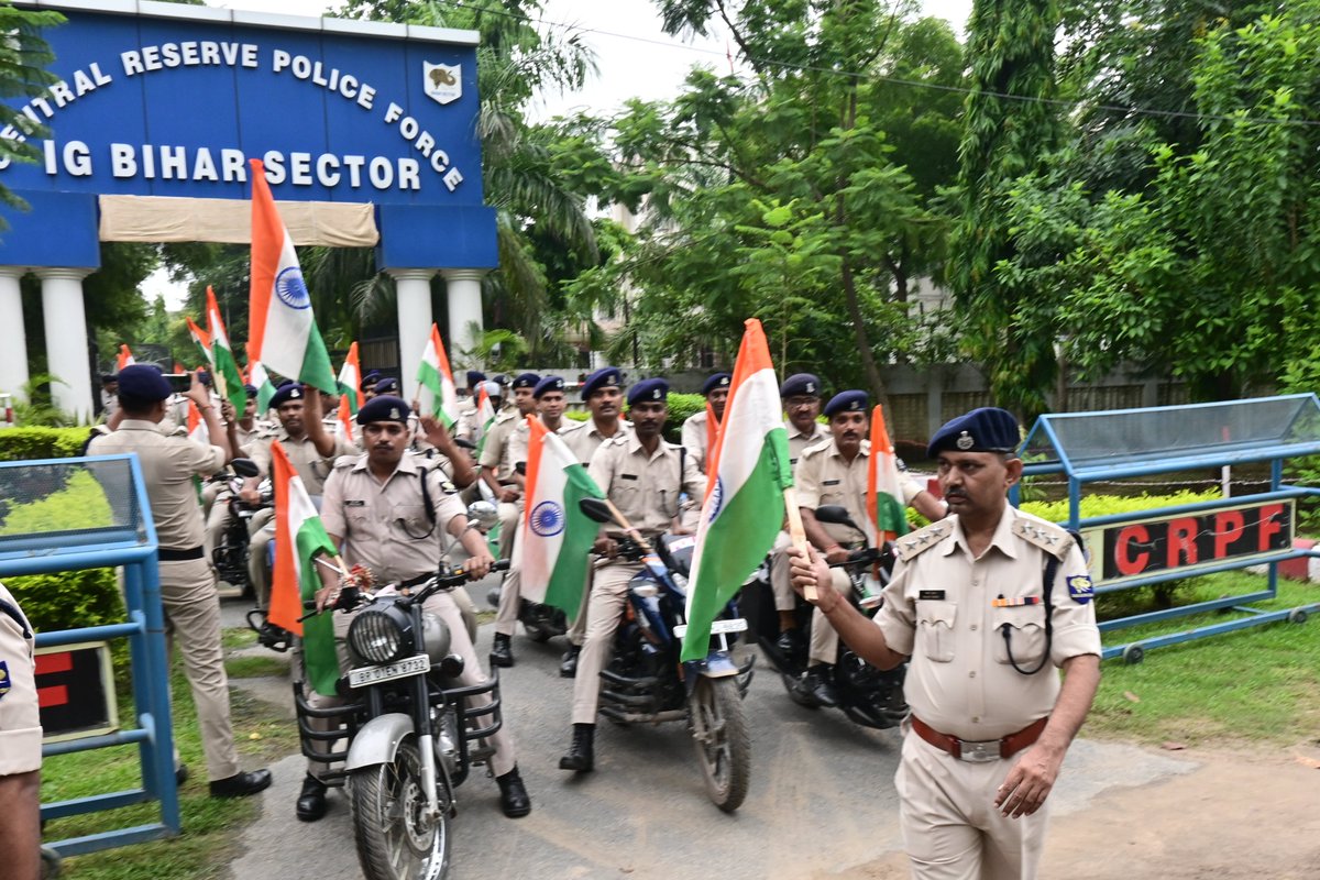 CRPFBIHARSECTOR's tweet photo. ‘हर घर तिरंगा’ अभियान के तहत दिनांक 14/08/24 बिहार सेक्टर मुख्यालय के0रि0पु0 बल में श्री चंद्रभूषण उप महानिरीक्षक के मार्गदर्शन में रैली का आयोजन किया गया, जिसमें देश की एकता का जश्न मनाने का संदेश दिया गया l https://t.co/OXodINw5u8