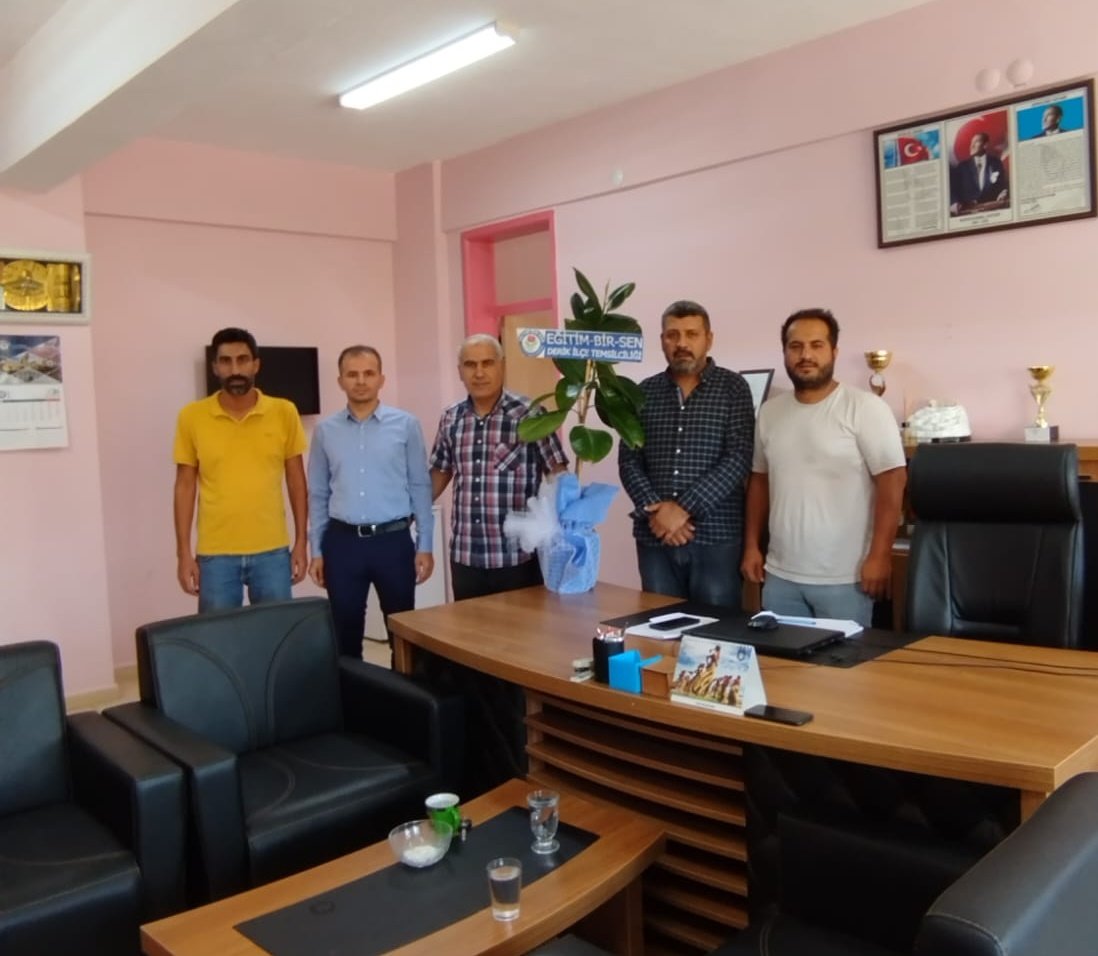 İlçe yönetimimiz ile beraber ilçemiz Kız Anadolu İmam Hatip Lisesi- Fen ve Sosyal Bilimler Proje Okuluna Müdür olarak atanan Başkan Vekilimiz Ahmet AKTAŞ'a hayırlı olsun ziyaretinde bulunduk. Yeni görevinde muvaffakiyetler diliyoruz..
<a href="/ebsmardin/">EBS Mardin</a>