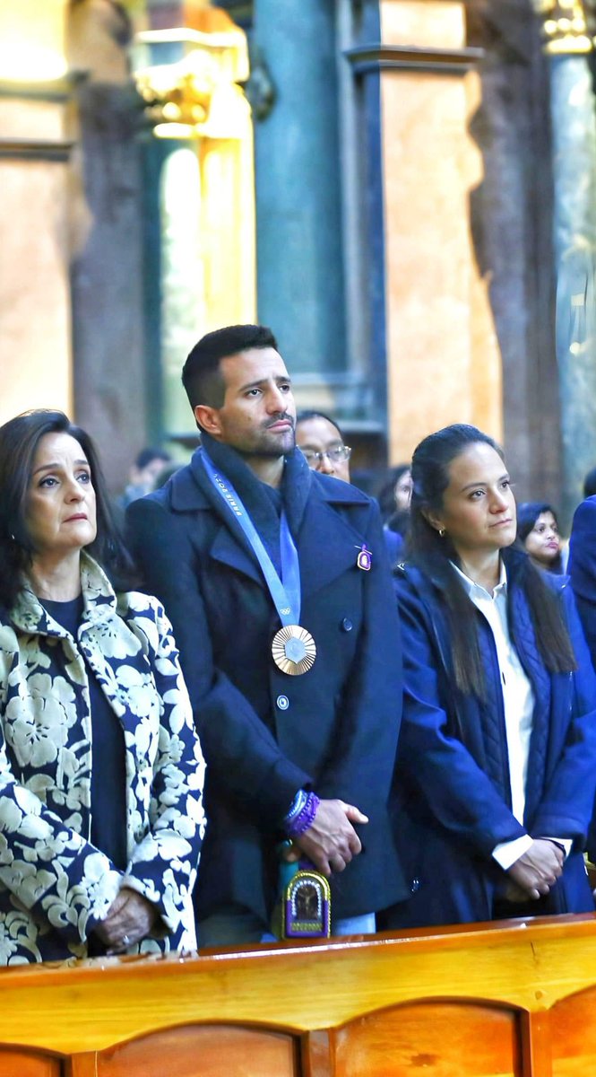 Sachinettiyil's tweet photo. Peru's Catholic athlete Stefano Peschiera, who managed to win the country's first Olympic medal in 32 years, attended a Mass with his family after returning to his home country to give glory to Jesus for his achievement.

Image: ANDINA/Eddy Ramos https://t.co/EkgLbdzjyZ