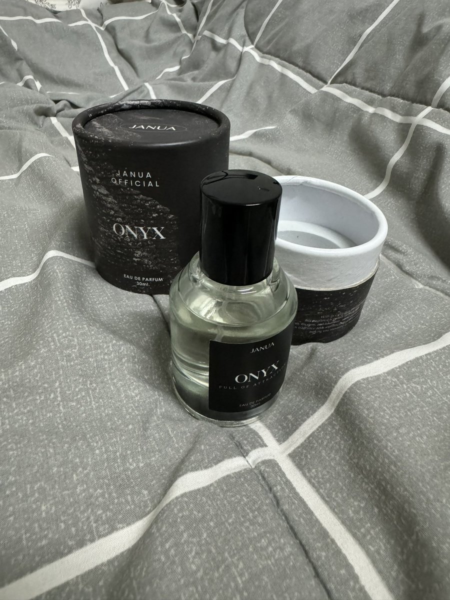 Movembery's tweet photo. ส่งต่อน้ำหอมผู้ชายแจนยัวร์ Janua กลิ่น Onyx
สภาพ 80-90%

ราคา 50.-
ค่าส่ง 40.-

#ส่งต่อ #ส่งต่อน้ำหอม #น้ำหอมมือสอง #ส่งต่อของใช้ #ตลาดนัดมือสอง #ตลาดนัดมือ2 https://t.co/INmnRfYNgY