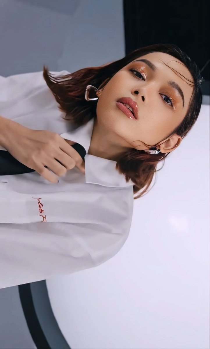 sooyoungapuli's tweet photo. Gwen, where did you learn to perfect your facial expressions? They're always spot on! It seems like photoshoots are truly your playground! 🥹 https://t.co/TtEYUazSE0