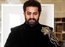 Filmy_Today's tweet image. Dammunte Gelvandi Ra NTR Fans 🔥 

Real Global Star Evaru ? 

🔁 #RamCharan   ♥️ #JrNTR