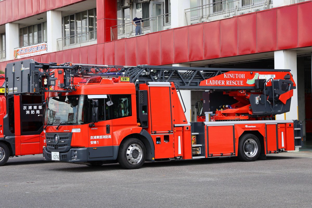 NCTB08's tweet image. 衣浦東部広域連合消防局　安城消防署

30m級先端屈折式はしご車
安城梯子1

愛知県内で初めて導入されたエコニックのはしご車です。
側面のボックスには艤装に関わった各メーカーのロゴが貼り付けられています。