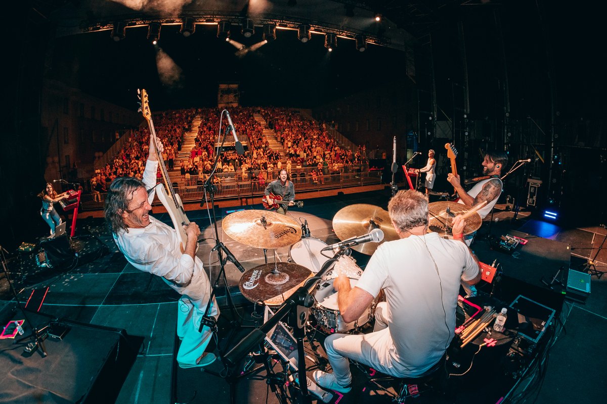 >V< <a href="/andressuareztwi/">Andrés Suárez</a> y el bandón 🎻🎸🥁🎤🎹