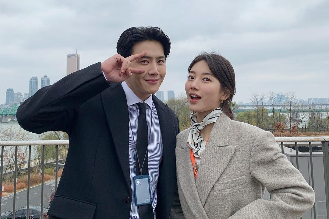 soompi's tweet photo. #KimSeonHo In Talks To Reunite With #Suzy In New Drama Formerly Linked To Ryu Jun Yeol And Han So Hee
https://t.co/tDrorsrAIk https://t.co/L4IRQ3CapS