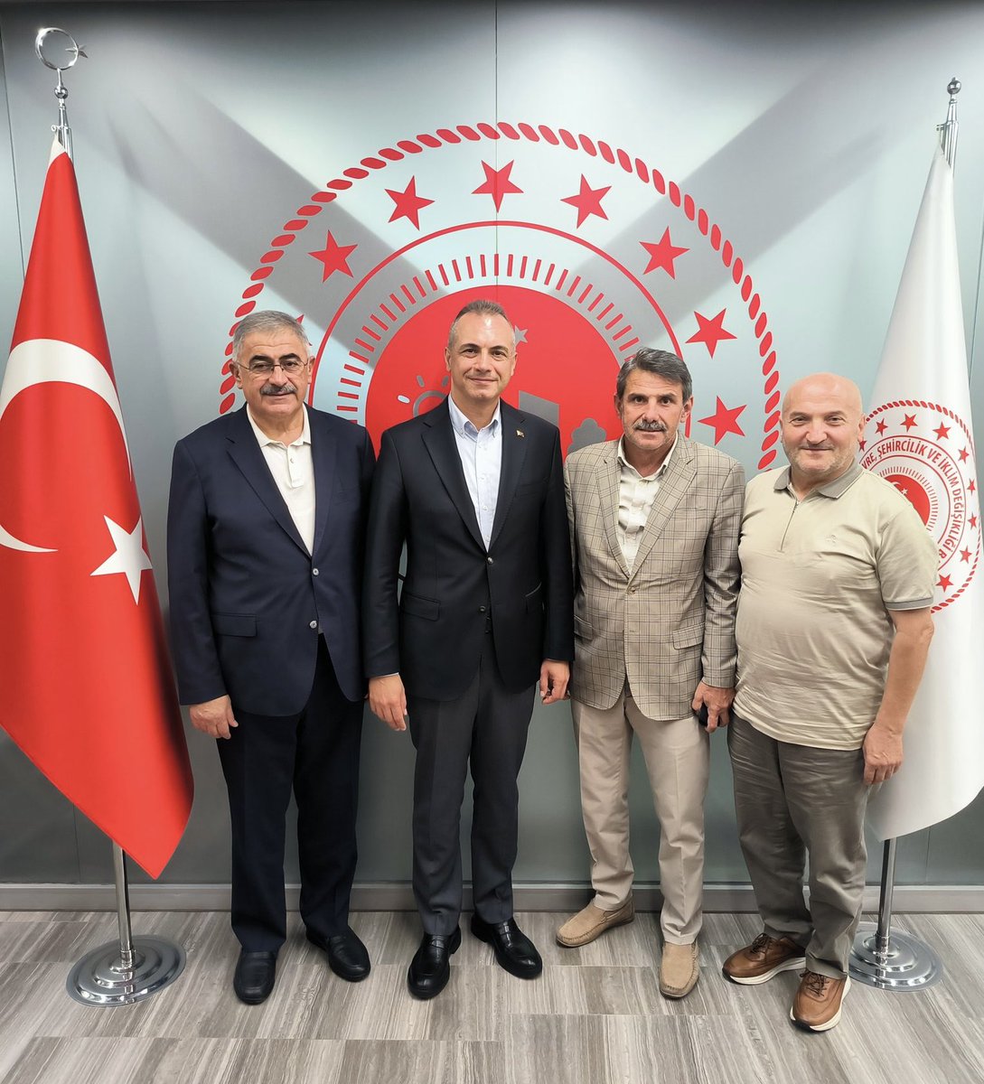AK Parti İstanbul Milletvekili Adayı Sn. <a href="/AliYazli_/">ALİ YAZLI</a>, AK Parti Ümraniye Meclis Üyelerinden Sn. <a href="/SYazgac/">Sami Yazgaç</a> ile Sn.<a href="/selametaygun/">selamet aygün🟢</a>, İl Müdürümüz Sn. <a href="/MEjderBatur/">Dr.M.Ejder BATUR</a>’a yeni görevi için tebrik ziyaretinde bulundular.
Nazik ziyaretleri için kıymetli misafirlerimize teşekkür ederiz.
