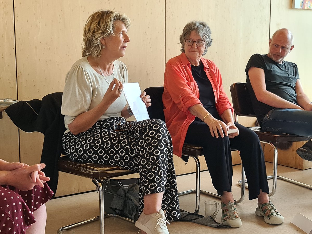 Een samen­leving waarin jeugdbescher­ming niet meer nodig is. Deelnemers hoopvol over vernieuwingsbeweging

Deelnemende zorgorganisaties kwamen voor het eerst samen. Welke stip zien ze op de horizon, hoe komen we daar? Lees het hier:

radicalevernieuwing.nl/jeugdzorg/nieu…