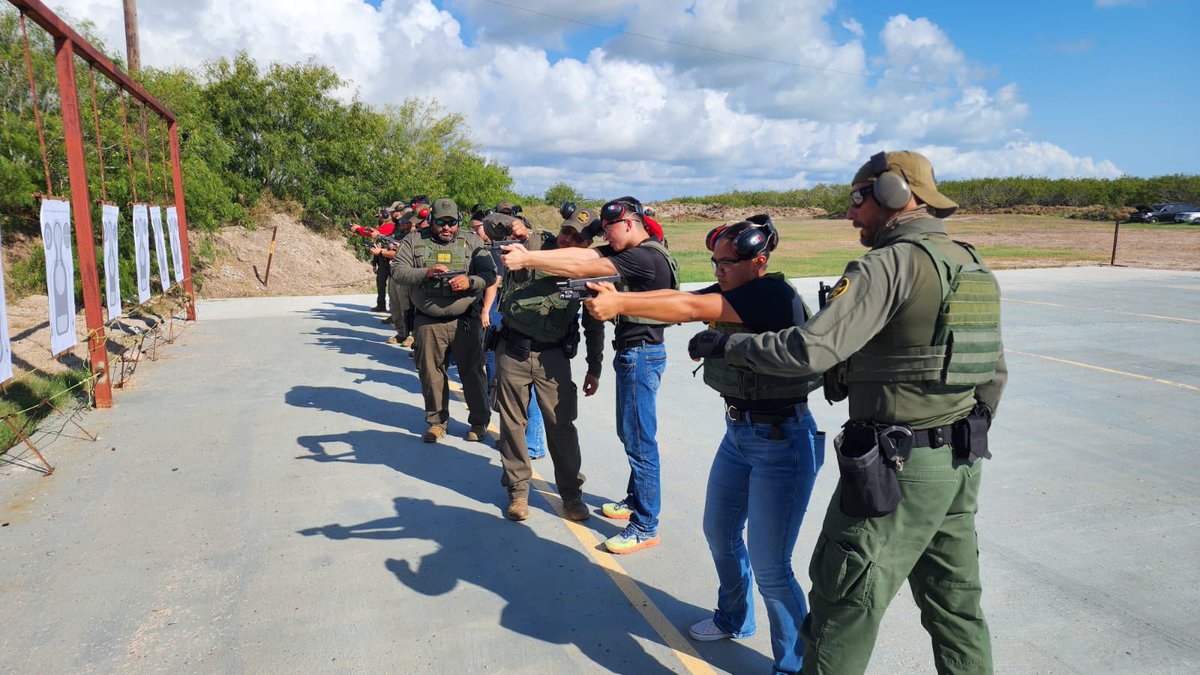 USBPChiefRGV's tweet photo. Border Patrol Explorer Graduation! #RGVSector Brownsville &amp; Harlingen Stations recently held an Explorer Graduation ceremony. The graduates of the Explorer Academy, held over the summer, exemplify outstanding leadership and dedication, having successfully completed an intensive https://t.co/v6Or7ALwkR