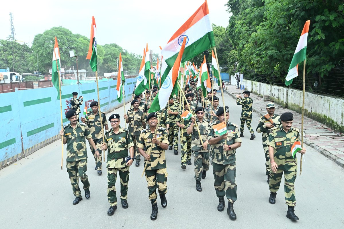 BSF_BICIT's tweet photo. 'HarGharTiranga' Campaign Organised by BICIT BSF New Delhi to foster the feeling of patriotism in the local population and mark the celebrations of Independence Day.
#HarGharTiranga2024
#BSF #BICIT https://t.co/uPKXaC7AmX