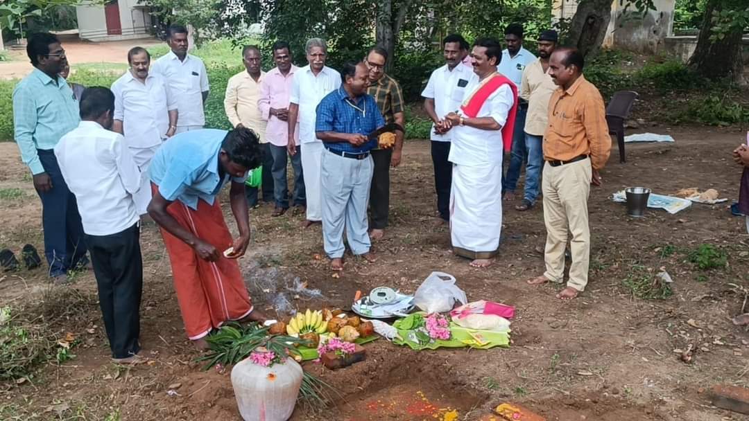 MaKaStalin's tweet image. #பள்ளி_மேம்பாட்டு_மானியம்_6வது நிதிக்குழு மானியம் திட்டத்தின் கீழ் 34லட்சம் மதிப்பீட்டில் அரசு மேல்நிலைப்பள்ளியில் மாணவ, மாணவிகளுக்கான #சுகாதார_வளாகம் கட்டும் பணிகளுக்கு எனது  முன்னிலையில் பூமிபூஜை நடைபெற்றது... @AduthuraiOffl