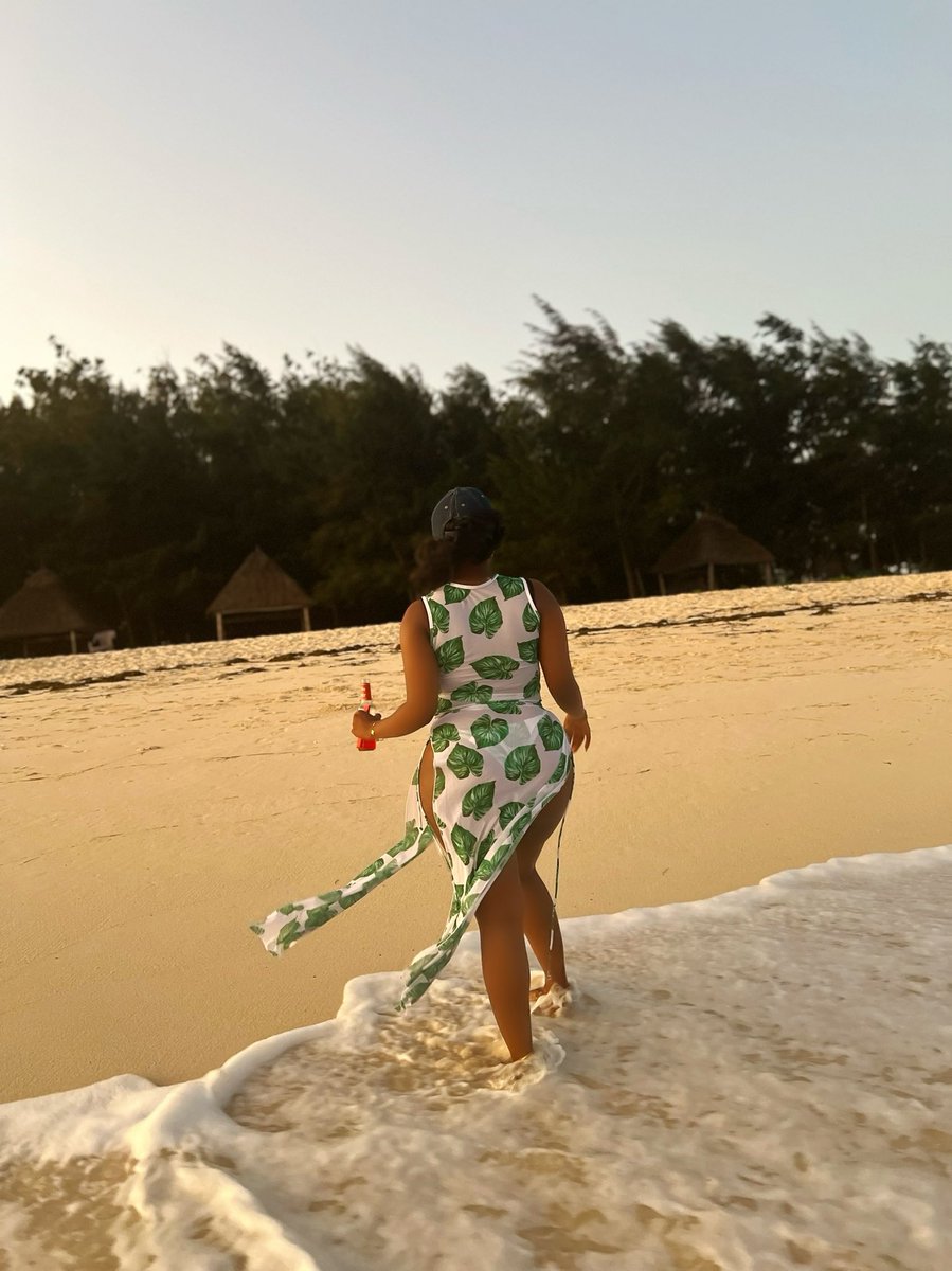 fulloflovedida's tweet photo. Beach please🌊 https://t.co/HwKkwt0M2u