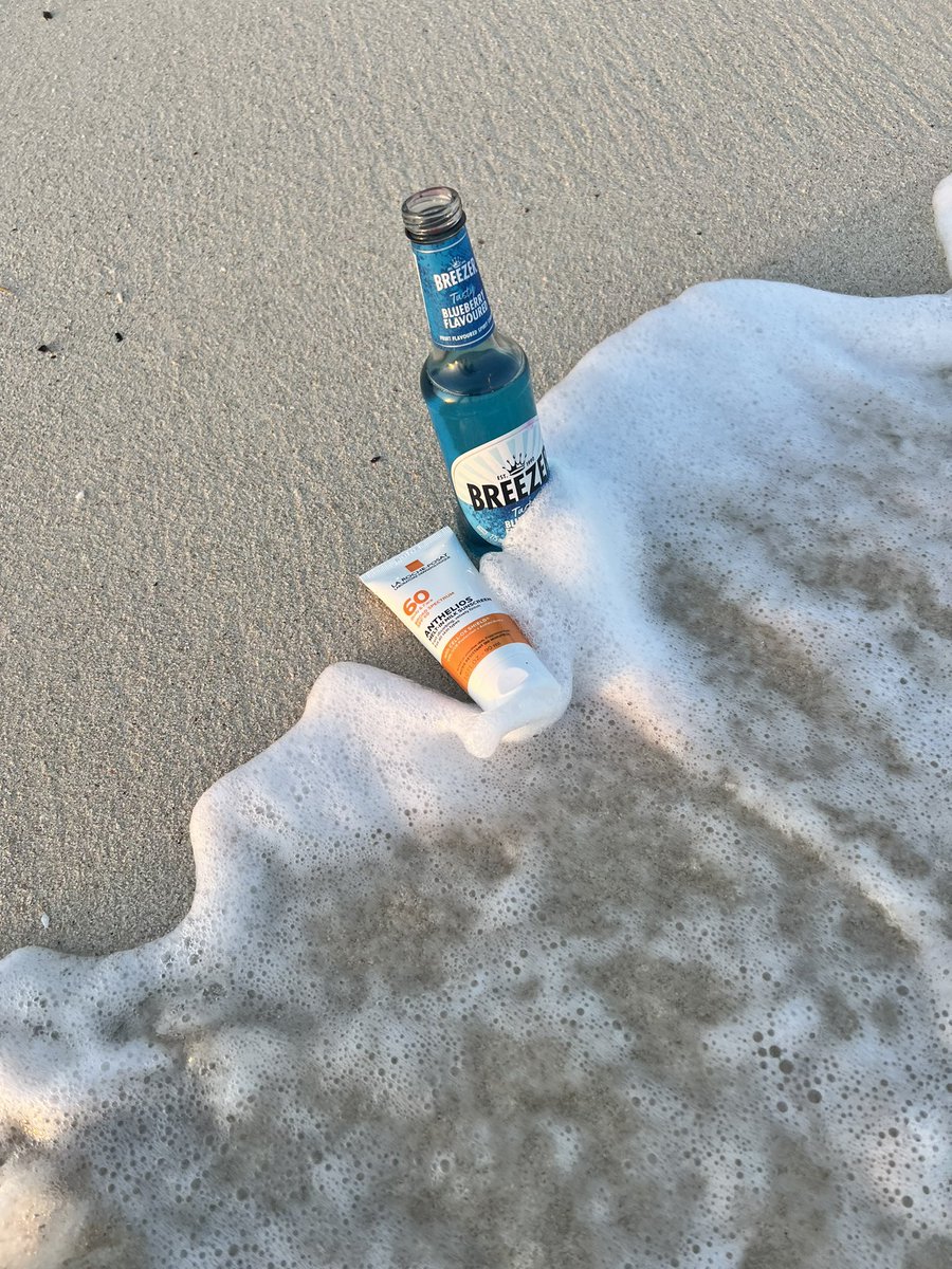 fulloflovedida's tweet photo. Beach please🌊 https://t.co/HwKkwt0M2u