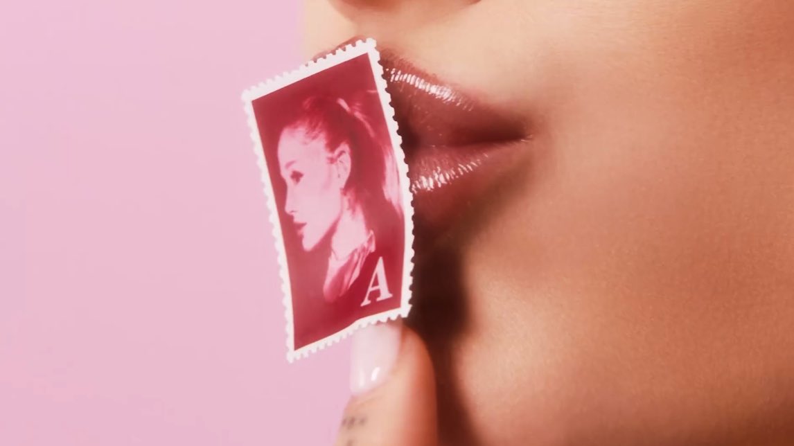 ArianaToday's tweet photo. 💌 https://t.co/1198sdWNxo