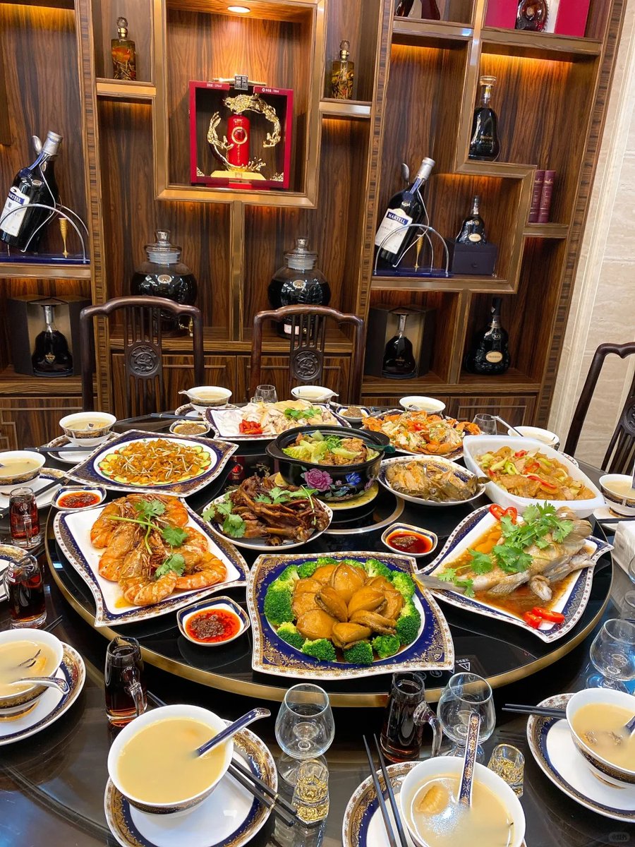 Dinner with friends after a long time apart, Meet again.