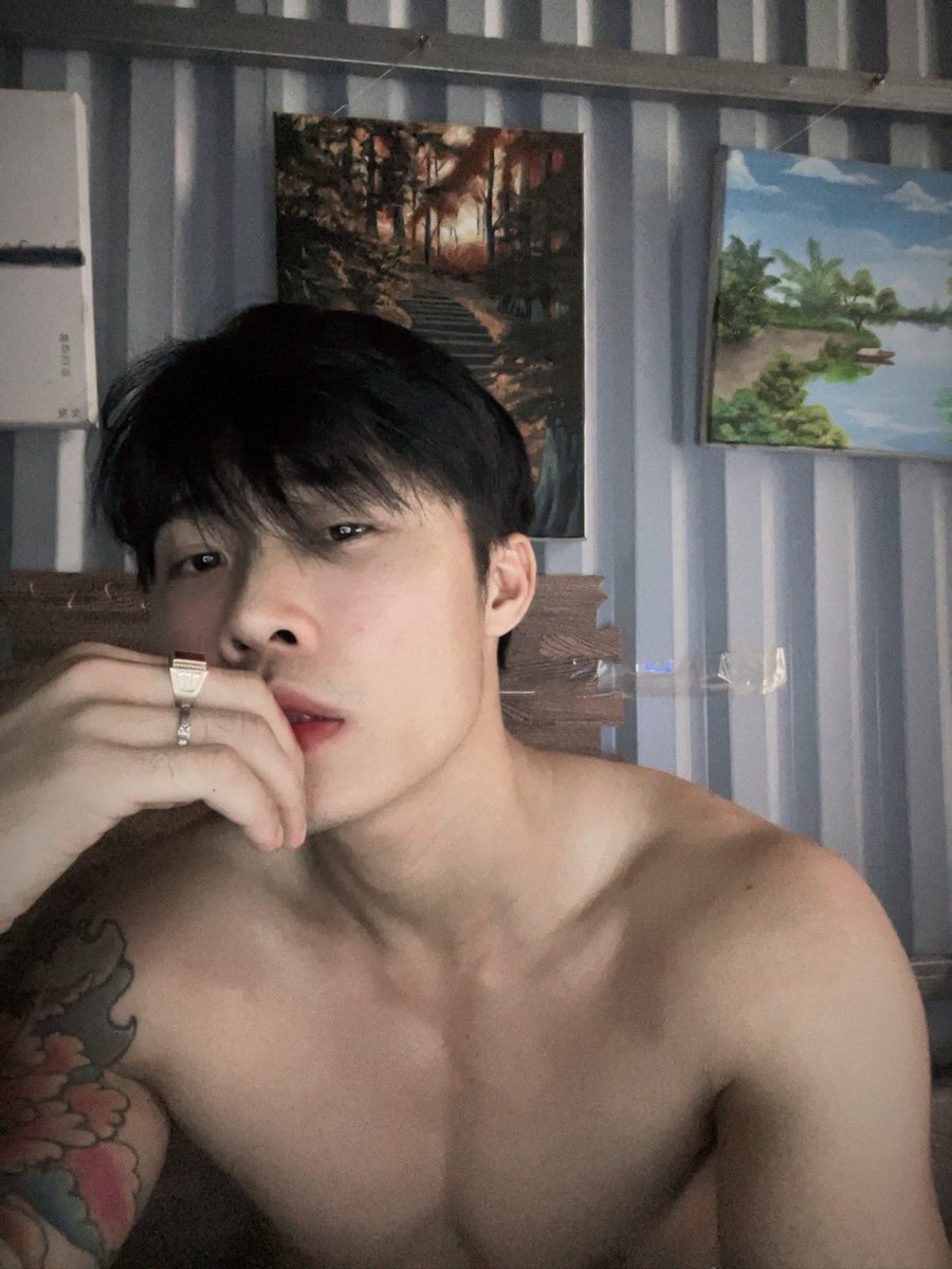 Cố gắng học y làm bác sĩ vì muốn phạt em 1 chích