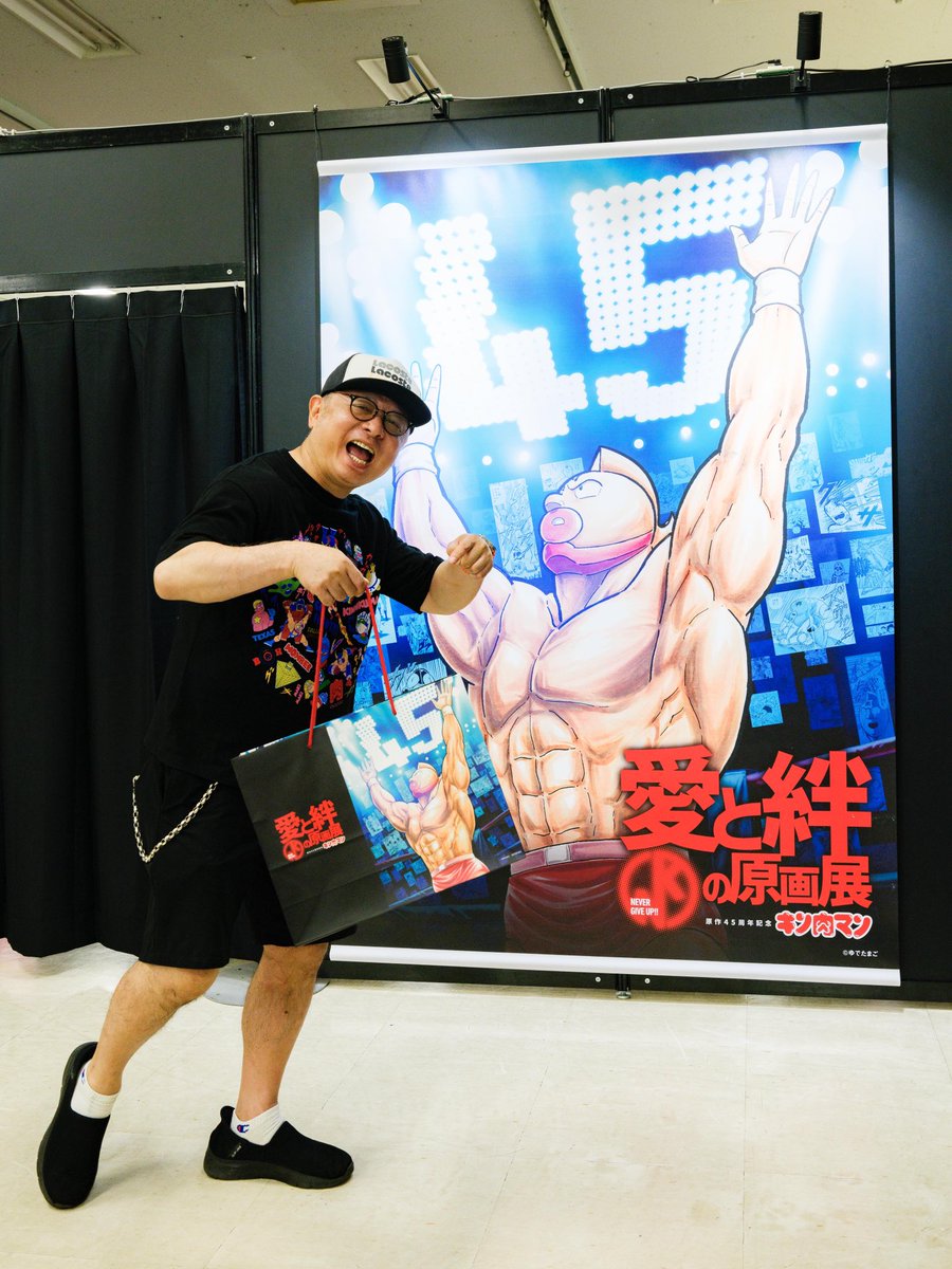 yude_shimada's tweet photo. 只今好評開催中池袋サンシャインシティ『キン肉マン愛と絆の原画展』たぶん数多ある原画展史上最高最強です。生原稿見て泣いてる人、最後の映像観て泣いてる人、私たちの握手の手形で握手して泣いてる人、、観た事ない。私ももらい泣きしました。これだけ泣いてる人がい���人がいる原画展は前代未聞です。#キン肉マン愛と絆の原画展 #キン肉マン原作45周年記念 #みんな有難う #キン肉マンやって手本当に良かった #大人も子供も女性もみんな大好きキン肉マン