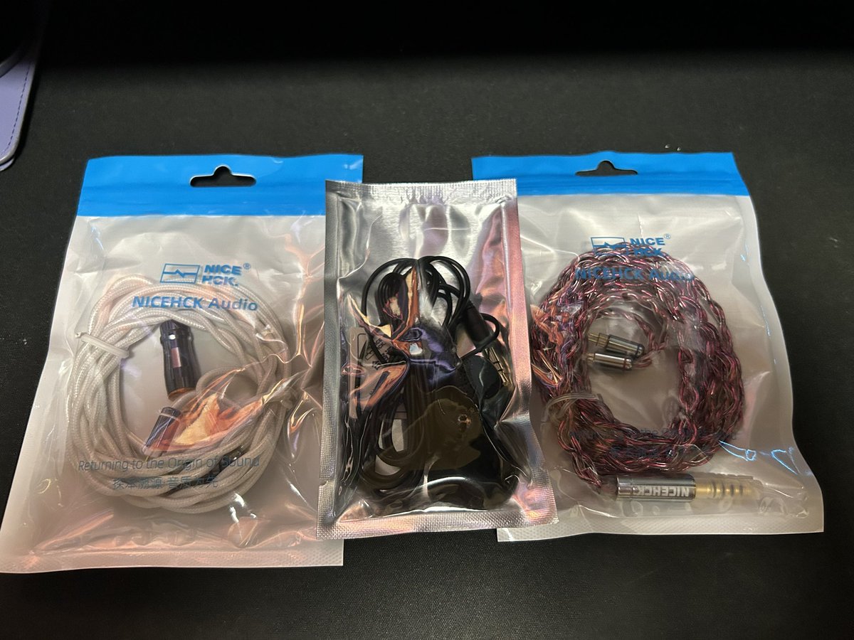 GR_FAT_HIGE's tweet image. ようやく届きました♪
なんか注文してないイヤホンも入ってましたがオマケですかね？しらんけどw
#NiceHCK #SnowWings #Rubycat