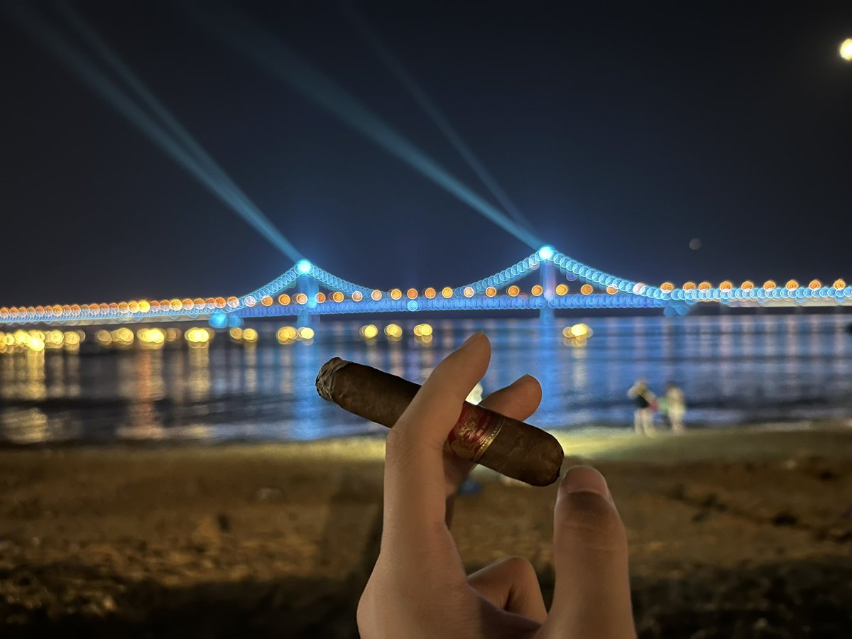 phone477094565's tweet photo. Nice Day～#cigarfetish https://t.co/3LFxu4YpUo