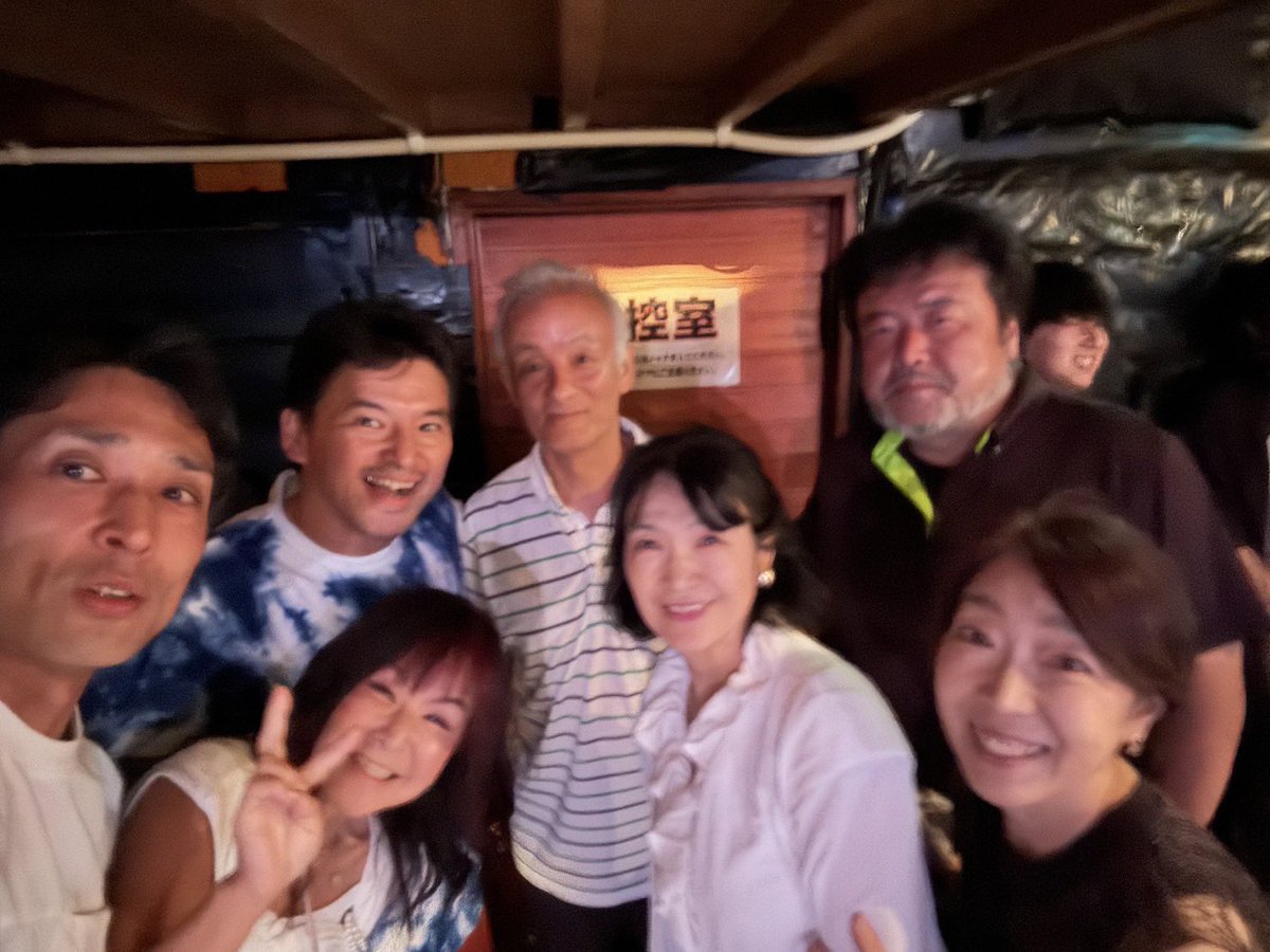 Japannokeiko's tweet photo. #佐藤誠一さんのライブを聴きに吉祥寺の#silver elephant へ。
誠一さんの魂のこもった歌声が心にグッときました!
#リベンジマッチ
素敵でした。
#silverboy も良かった‼️ https://t.co/Am6I2l9Xbq