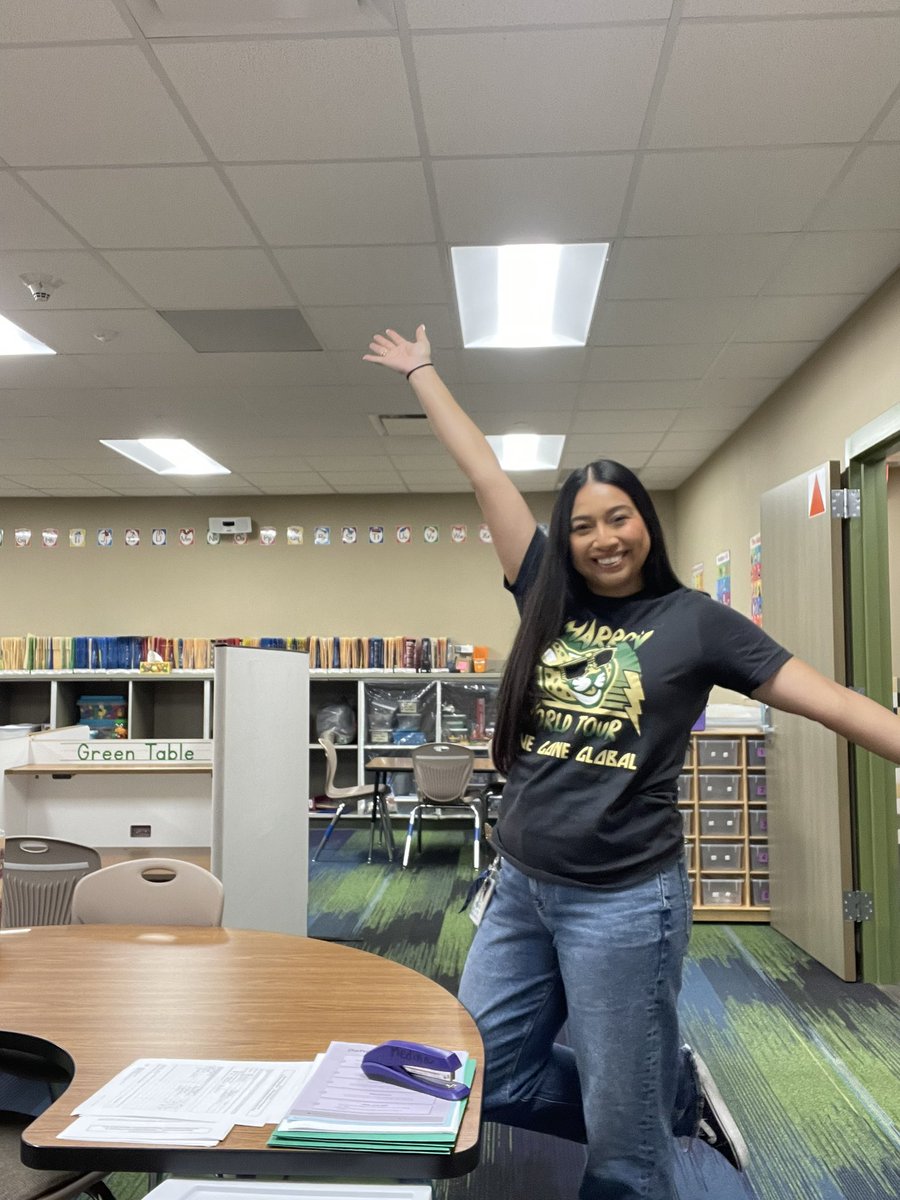 MsMedinasClass's tweet photo. Ready for the first day of school! @CimarronElem #CEcheetahs #CimarronWorldTour https://t.co/1IlCbbgpmu