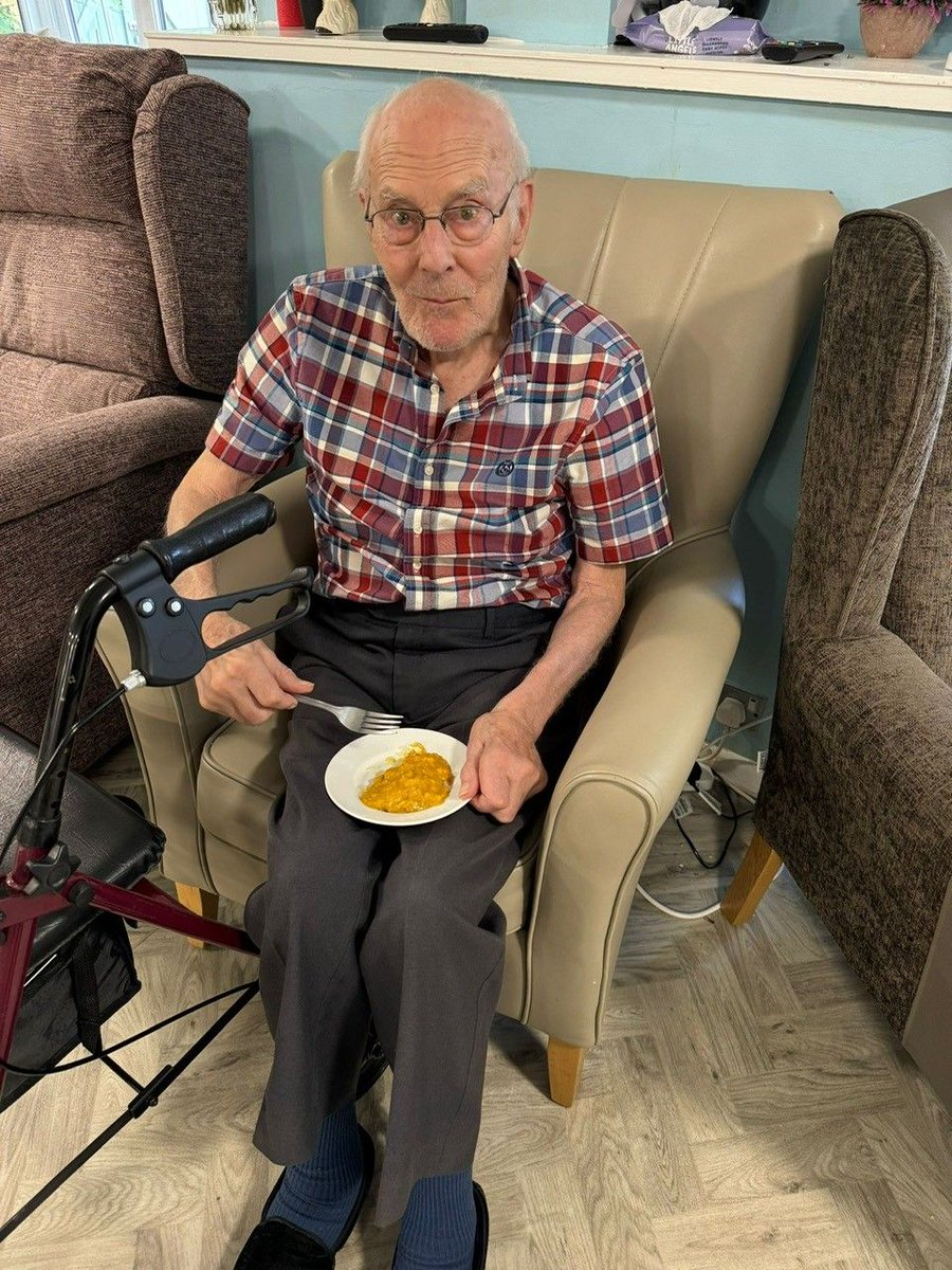 AH_Sandstones's tweet photo. Residents Partaking in our Autumn / Winter Menu Tasting Session will have the opportunity to sample delicious dishes specially curated for the season. The Menu consisted of Carbonara, Chicken Supreme, Pawn and Coconut Curry, Meat &amp; Potato Pie and Pork in a tomato and garlic sauce https://t.co/potL3Tc2bP