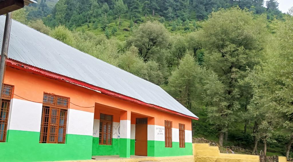dcramban's tweet photo. Even the remotest corners of Ramban shine with patriotism! Govt Middle School, Dadan, Zone Ukhral, beautifully decorated with tricolour paint on the eve of 78th #IndependenceDay Celebrations. #HarGharTiranga #Ramban
@PMOIndia @OfficeOfLGJandK @listenshahid @Divcomjammu @diprjk https://t.co/xBBlwv3jz6