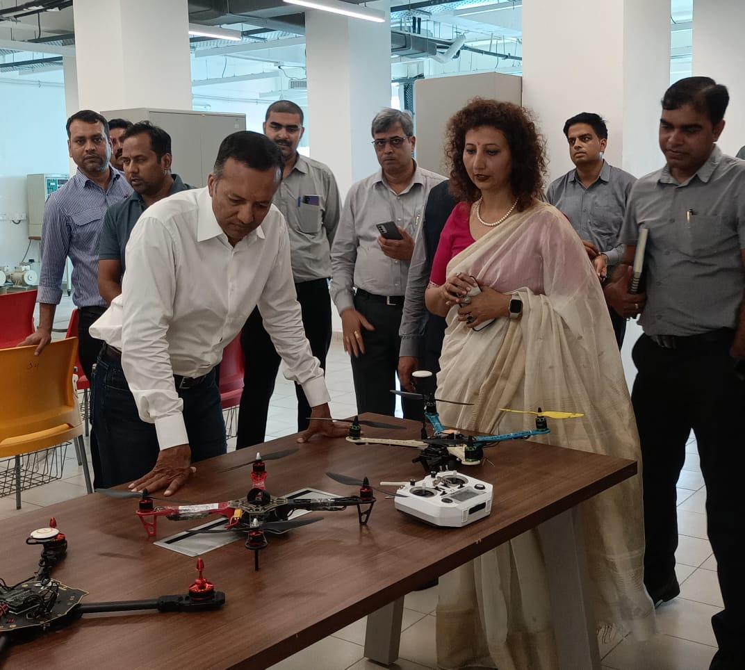 MPNaveenJindal's tweet photo. Visited Shri Vishwakarma Skill University in Palwal today and had the opportunity to interact with the dedicated staff and enthusiastic students. 

It was inspiring to see their commitment to skill development and innovation, which are crucial for shaping the future of our nation. Proud of the work being done here to empower the youth of Haryana.