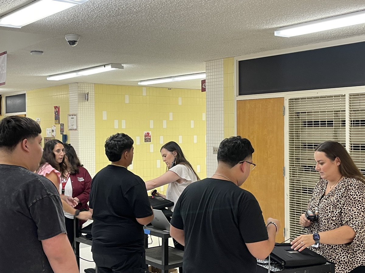 Legacyrebels's tweet image. We are working hard and efficiently to issue Chromebooks to students who were not able to make it to Muster. #rebelnation #EmpoweringforExcellence #madeinmisd #teamworkmakesthedreamwork